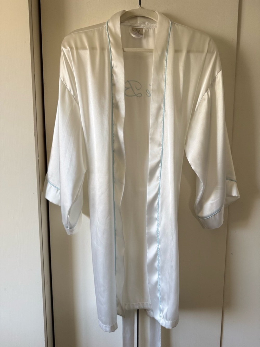 White Satin 'The Bride' Embroidered Robe In Bloom bridal wedding getting ready - Picture 8 of 8